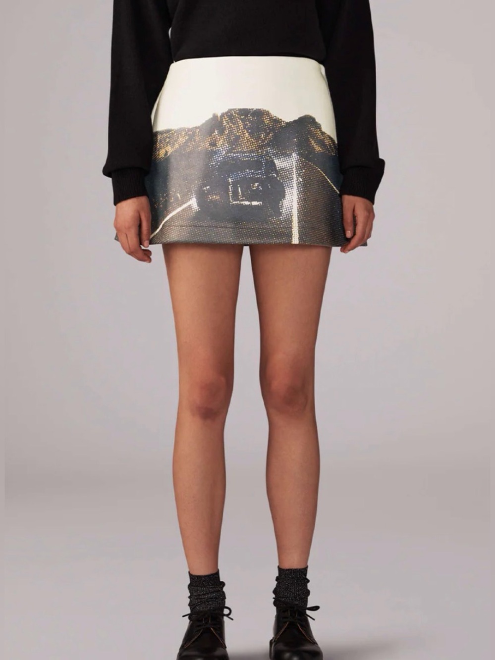 Fiorucci Milano Leathet Graphic Scenic Print Skirt in Cream and Navy - Picture 4 of 6